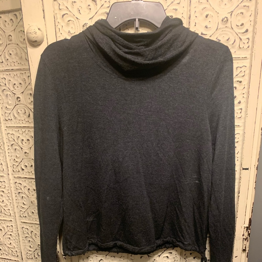 CAbi M grey crop pullover. Reversible hood